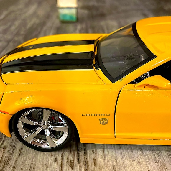 Bumblebee transformers, car and coin - Picture 10 of 14